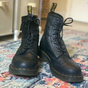 Dr. Martens 1460 Smooth Leather Classic Boots